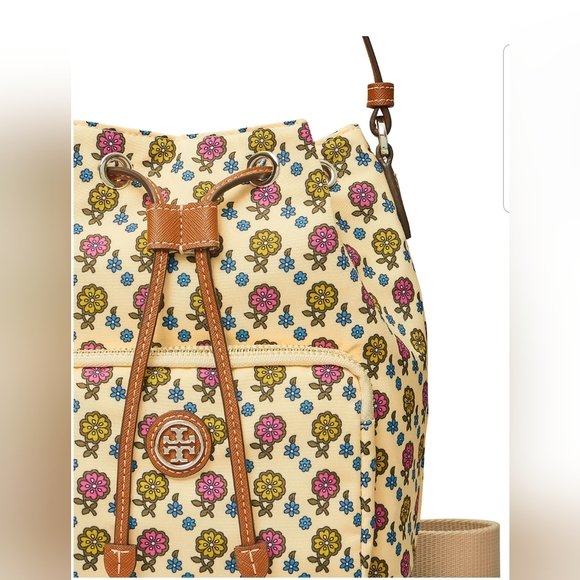 🎀NWT Tory Burch Virginia Printed Mini Bucket Bag.Color: Ivory Floral Daisy💖 - Picture 6 of 9